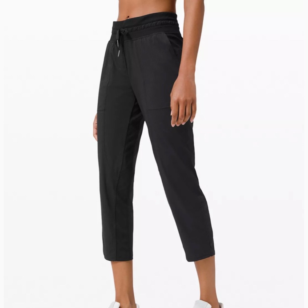 Lululemon crop dance studio pants black size 4